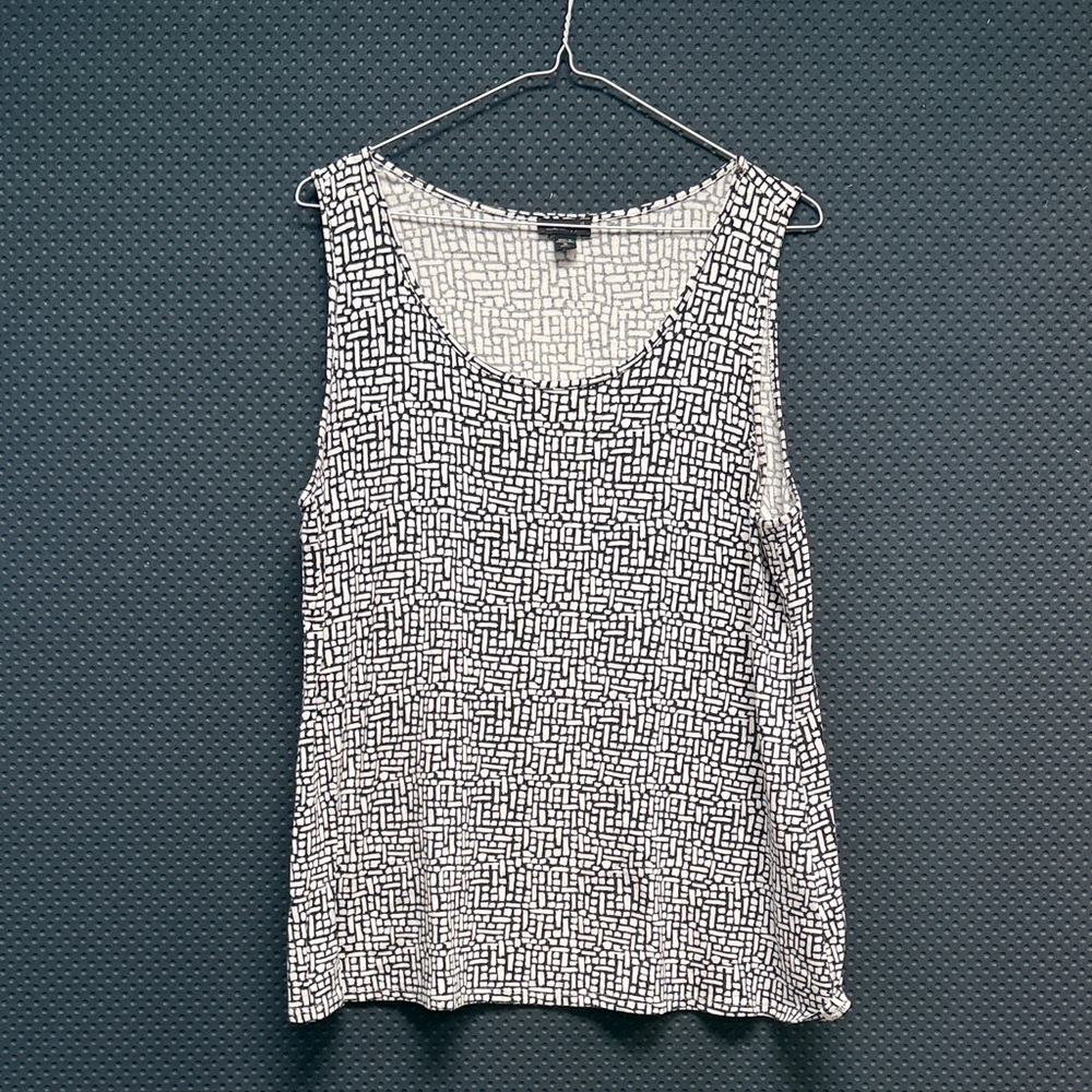 J. Jill Black & White Geometric Scoop Neck Tank